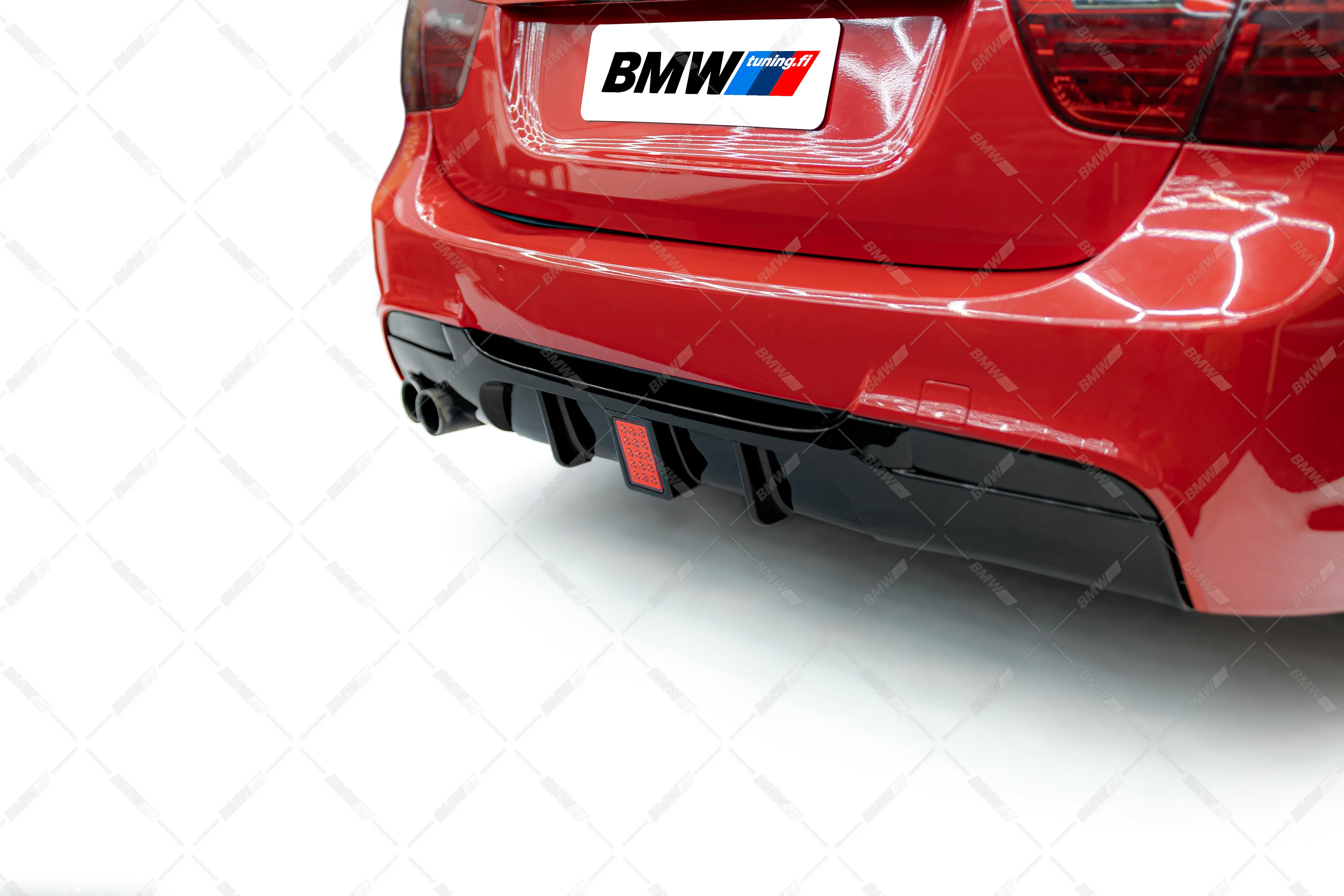 BMW E90 E91 05-11 M-Performance takapuskurin diffuusori jarruvalolla kiiltävän musta - Image 4