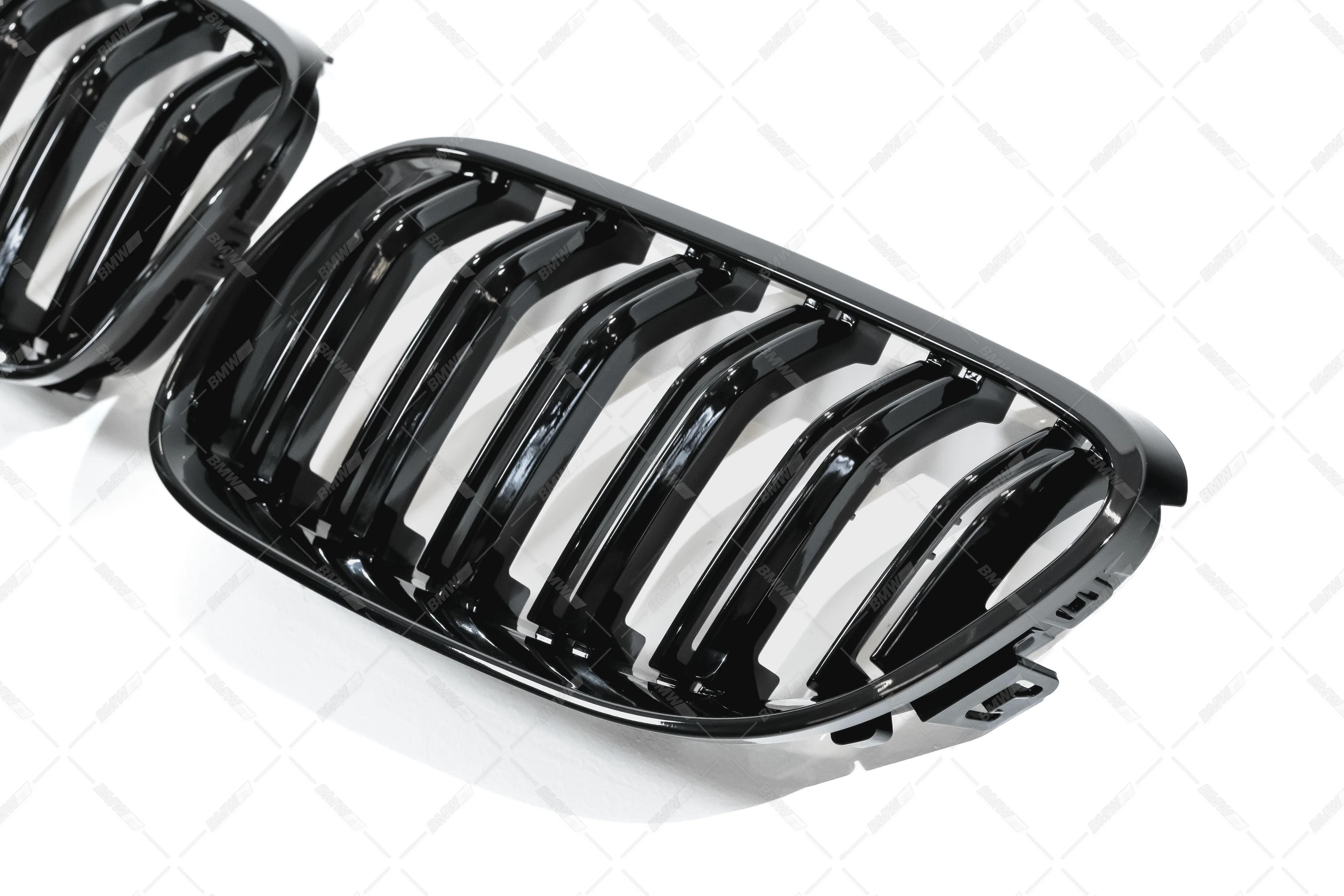 BMW E92 E93 LCI, M-Look kiiltävän mustat munuaiset - Image 4