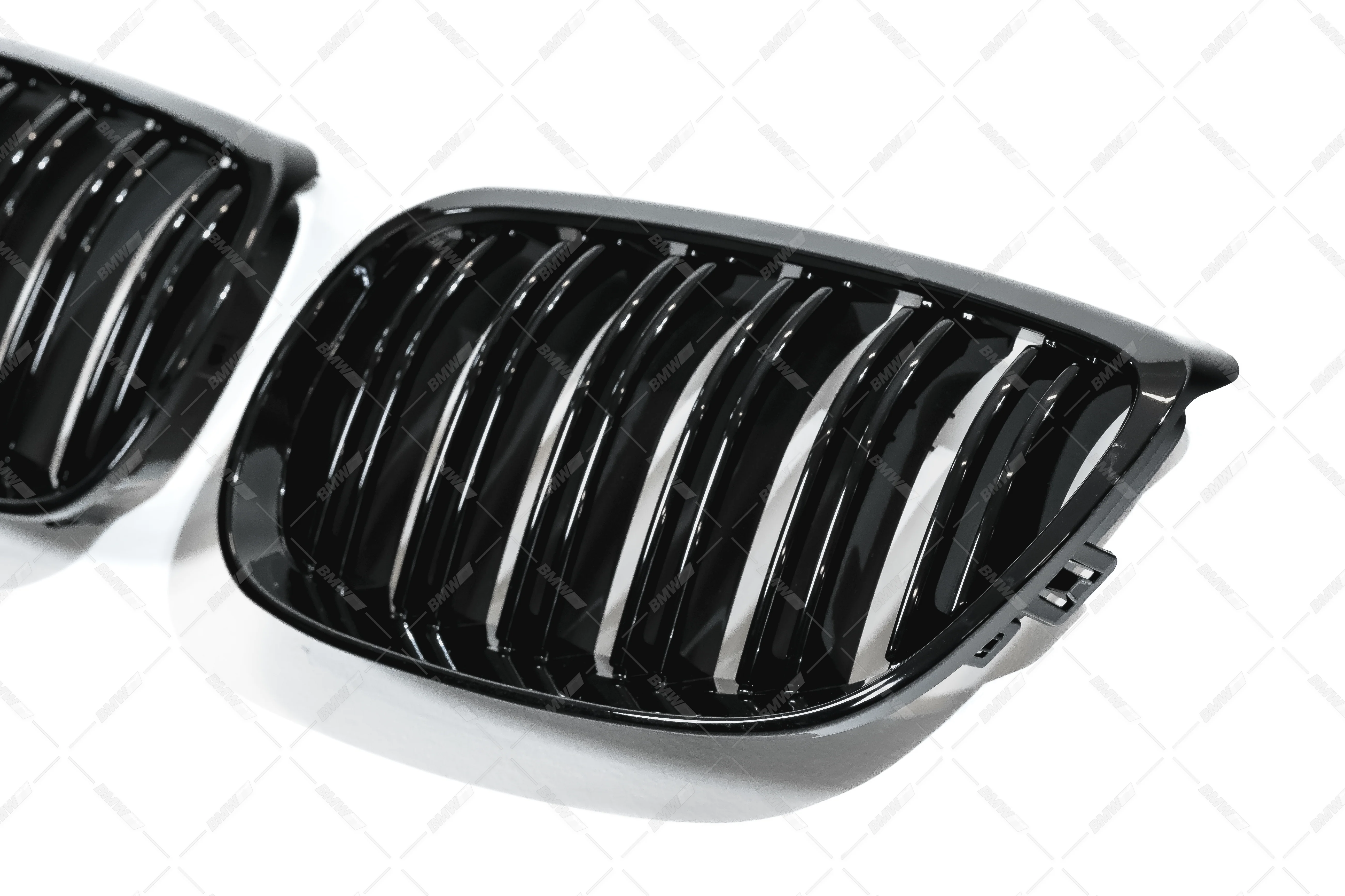 BMW E92 / E93, M-Look kiiltävän mustat munuaiset - Image 4