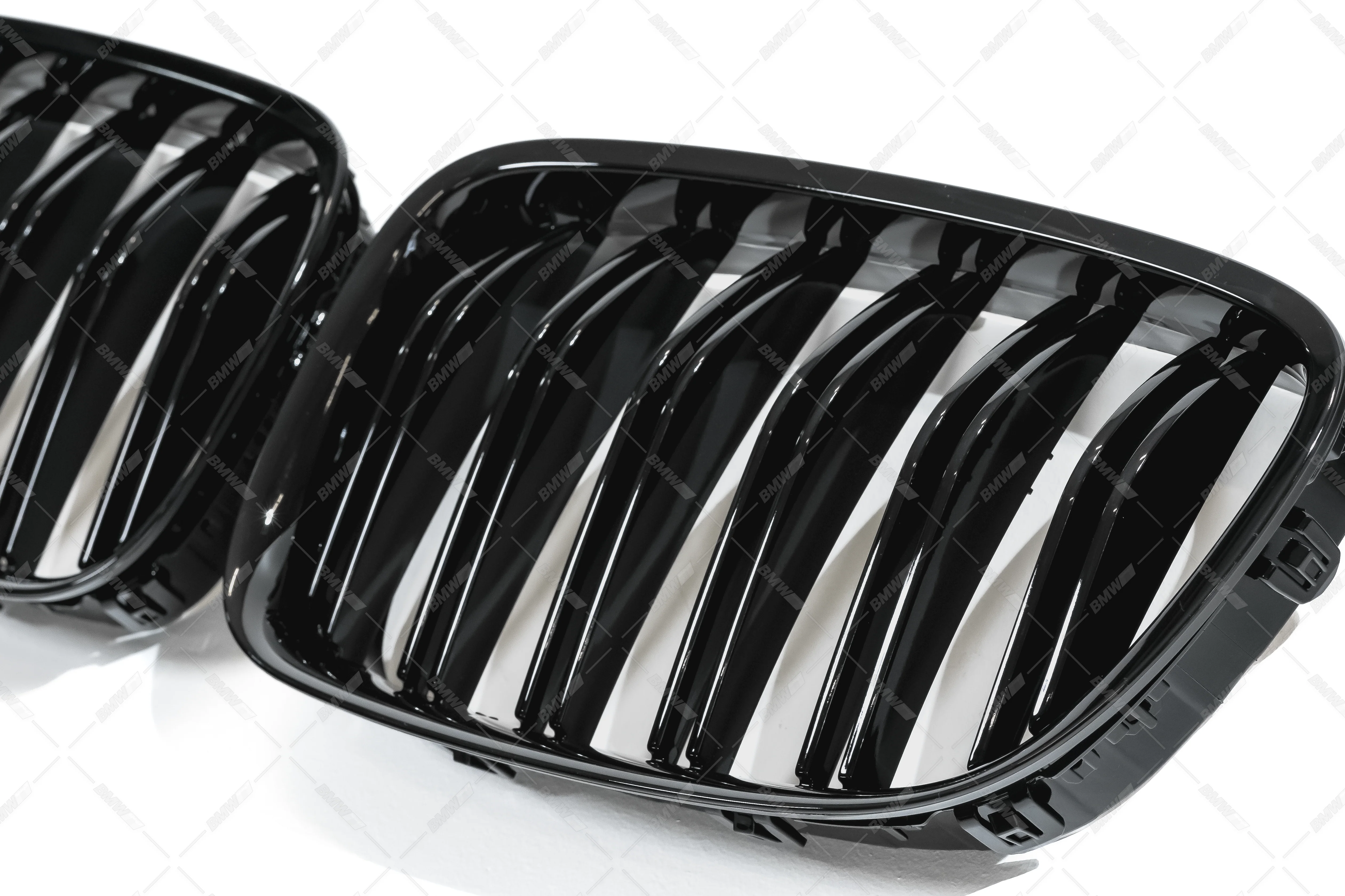 BMW F07 Gran Turismo, M-Look kiiltävän mustat munuaiset - Image 4