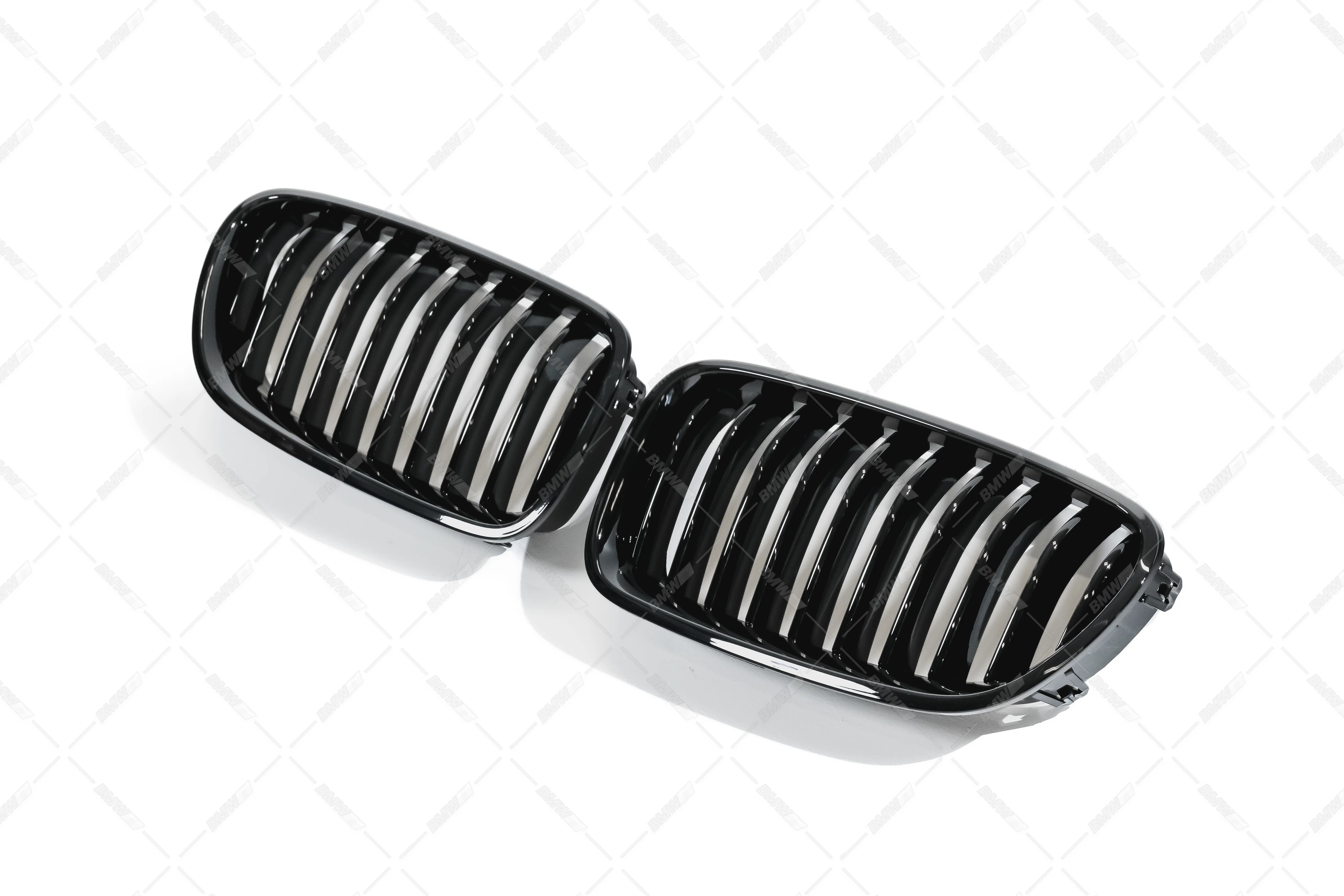 BMW F10 F11, single kiiltävän mustat munuaiset - Image 3