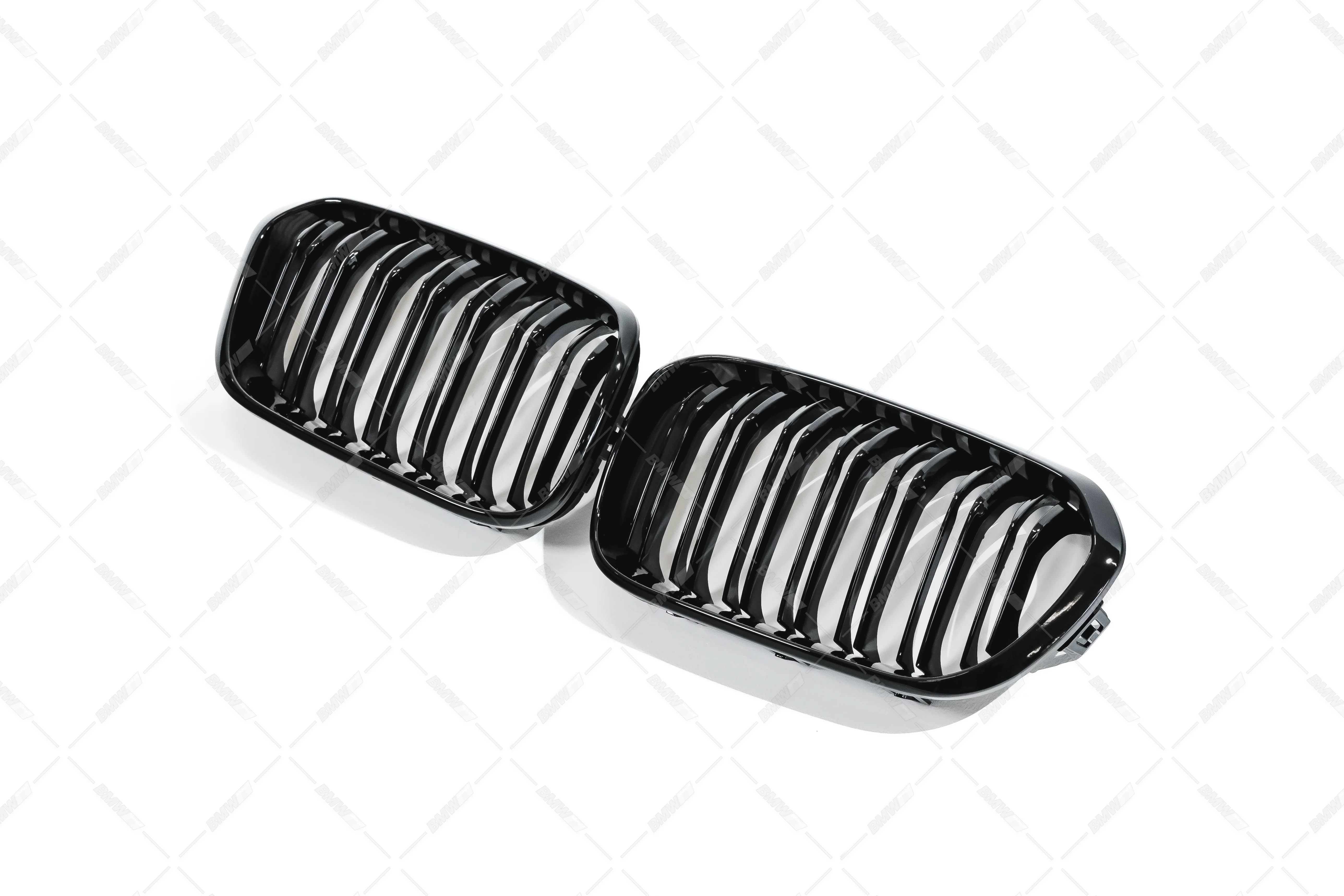 BMW F20 F21 LCI, kiiltävän mustat M-Look munuaiset - Image 3