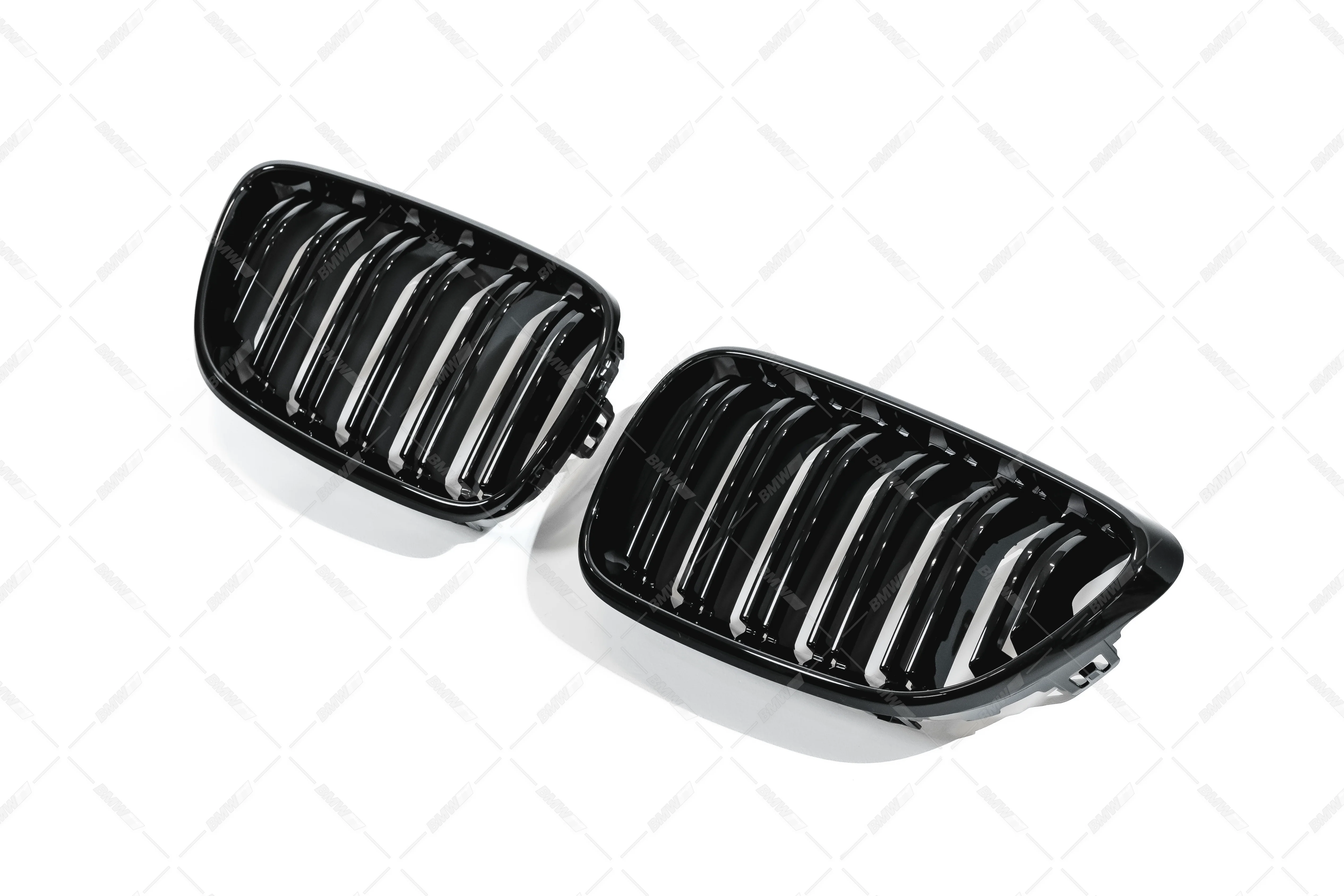 BMW F22 F23, kiiltävän mustat M-Look munuaiset - Image 3