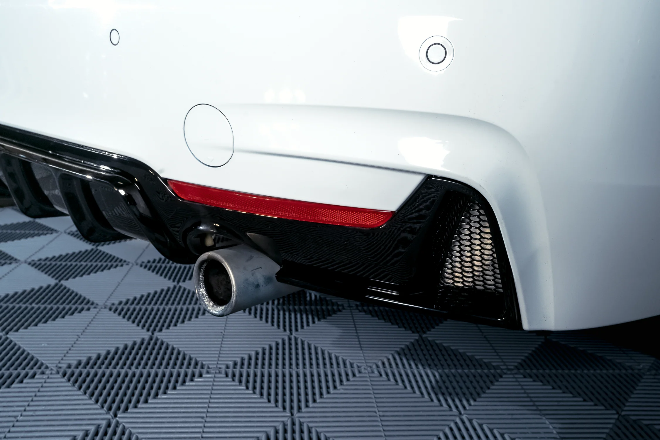 BMW F32 F33 F36 M-Performance kiiltävän musta takapuskurin diffusori yhdelle putkenpäälle vasemmalla ja oikealla - Image 4