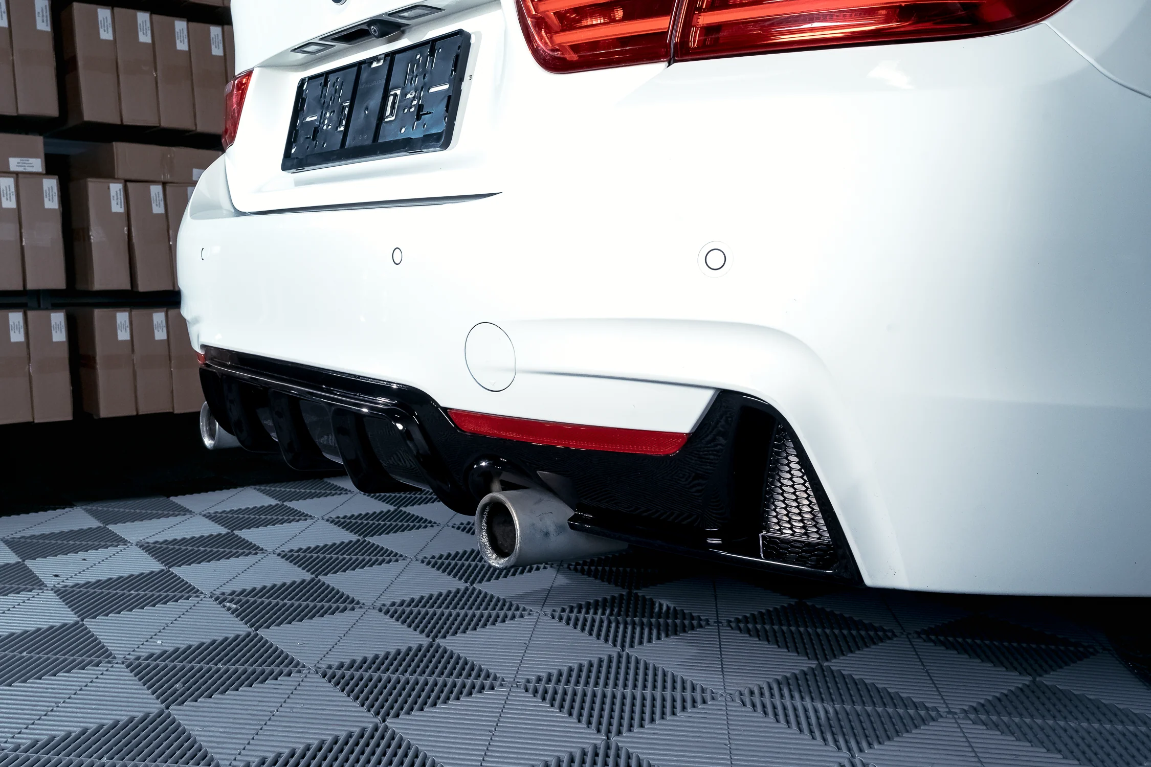 BMW F32 F33 F36 M-Performance kiiltävän musta takapuskurin diffusori yhdelle putkenpäälle vasemmalla ja oikealla - Image 8